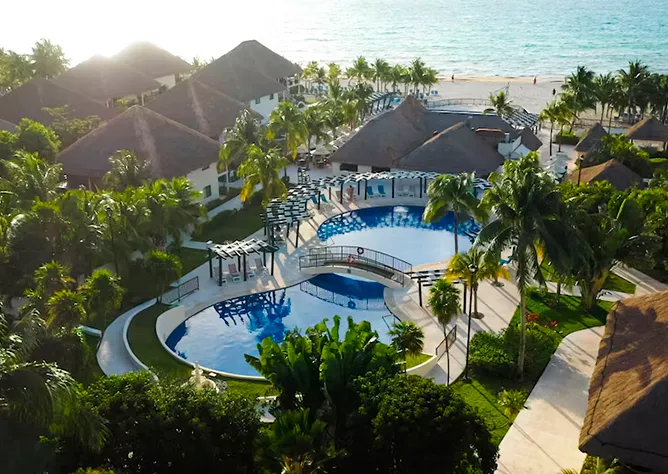 View of a comfortable hotel with tropical architecture and accessible facilities. Nearby accommodation facilitating quick transport to dental appointments.