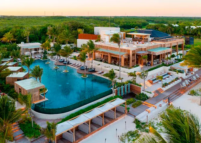 Luxury resort surrounded by nature, ideal for resting after visiting the dentist. Premium accommodation with a relaxing spa for dental tourism patients.