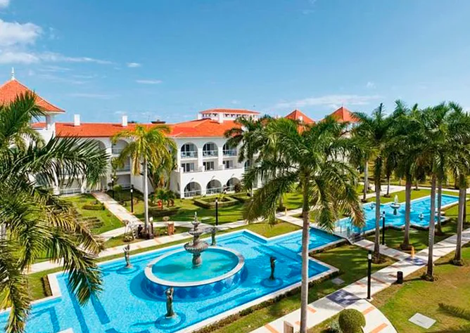 Elegant adults-only resort featuring 24-hour room service. The perfect calm environment for patients seeking privacy after their dental treatment.