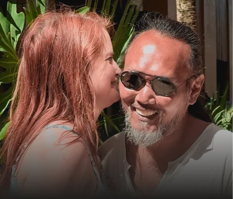 Happy couple celebrating successful dental treatment and restored smiles after visiting SmileMakeover Playa del Carmen Dental.
